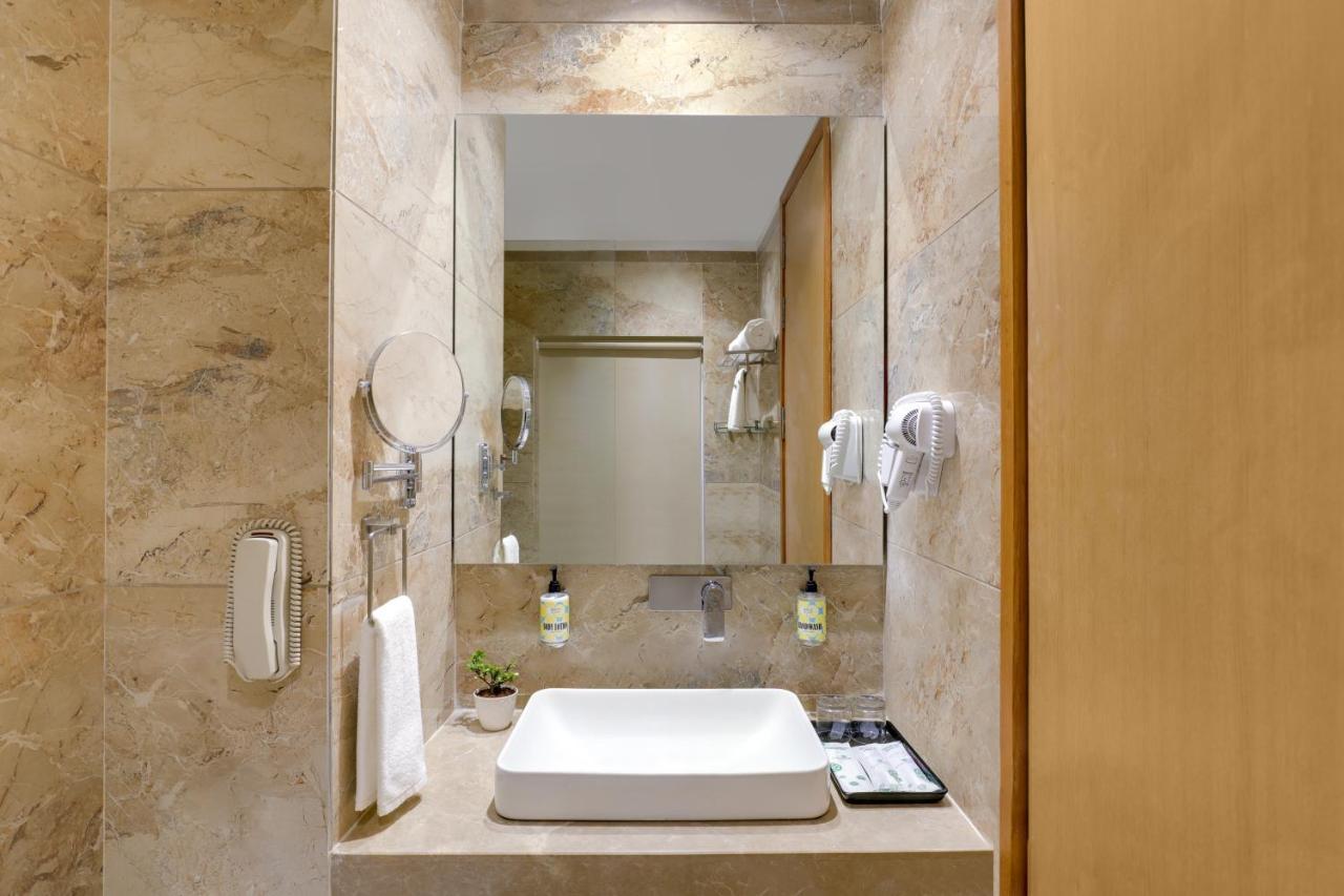 Lemon Tree Hotel Agra Shikohabad ภายนอก รูปภาพ