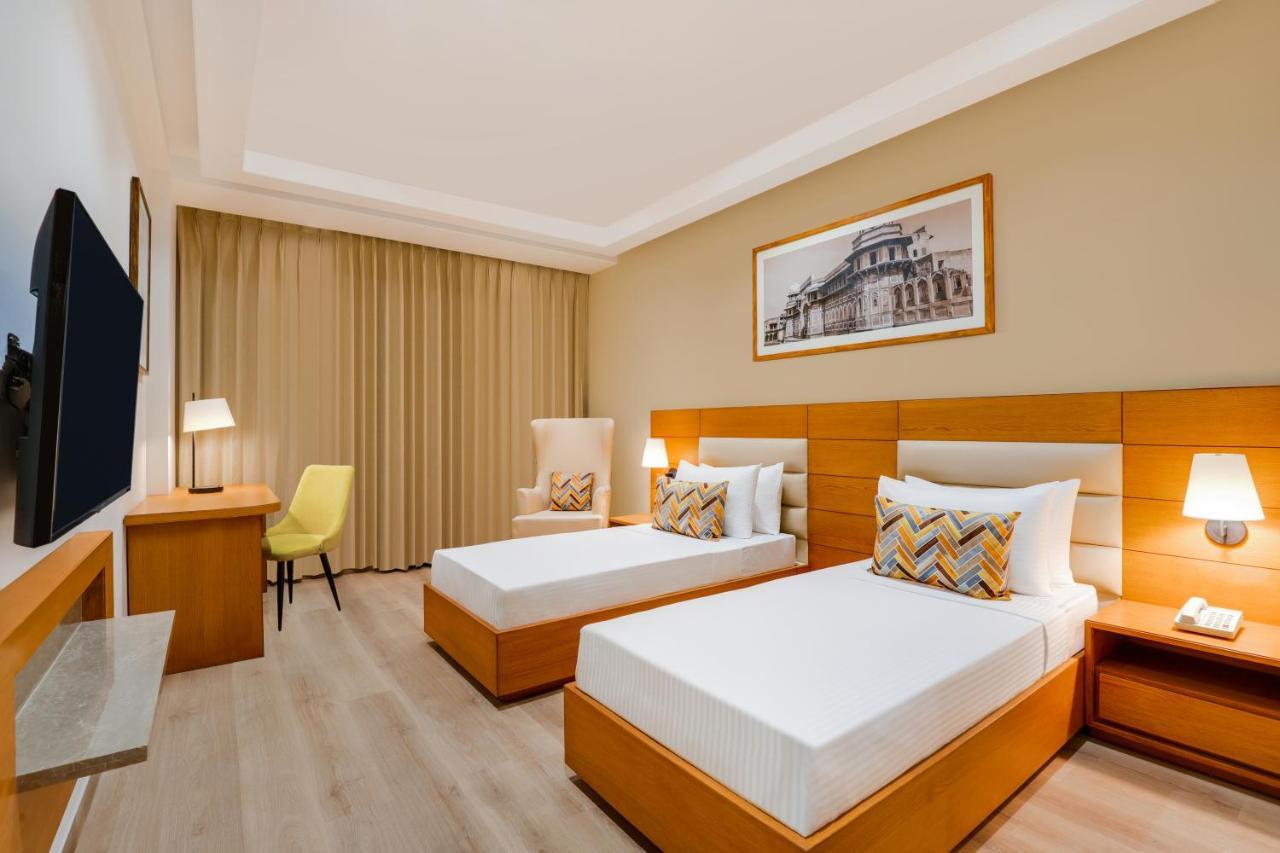Lemon Tree Hotel Agra Shikohabad ภายนอก รูปภาพ
