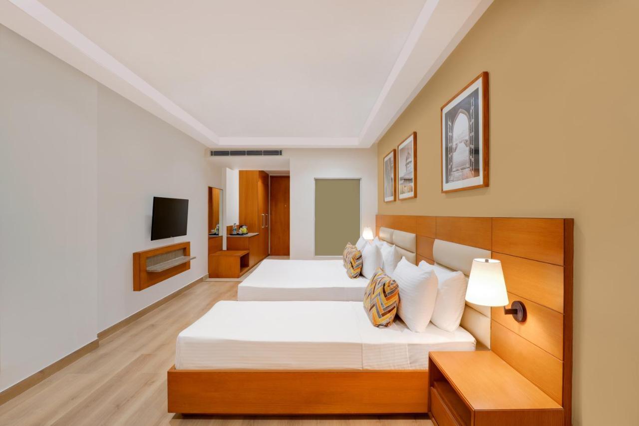 Lemon Tree Hotel Agra Shikohabad ภายนอก รูปภาพ